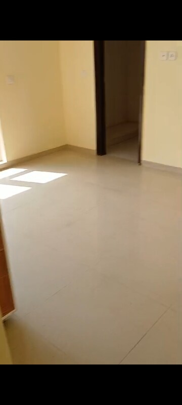 Room in 3 BHK Apartment at Omaxe R2, Gomti Nagar – for Rent