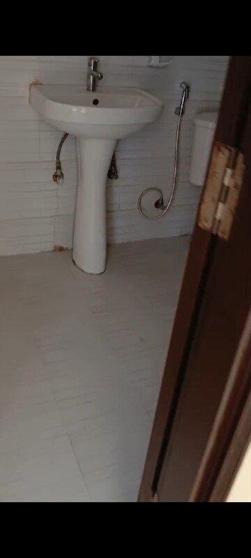 Bathroom in 3 BHK Apartment at Omaxe R2, Gomti Nagar – for Rent