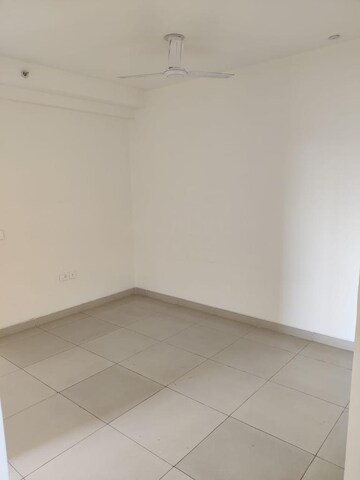 Room in 3 BHK Apartment at DLF Regal Gardens, Sector 90 – for Rent