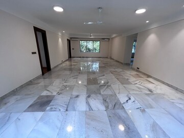 Living Room in 3 BHK Apartment at Simla Nagar – for Rent
