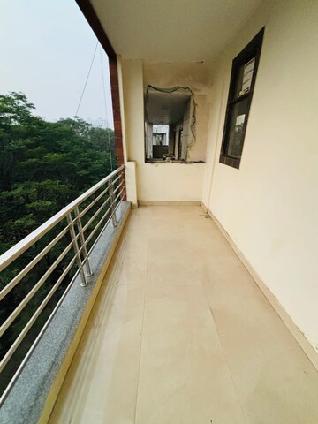 Balcony in 3 BHK Builder Floor at Ansal Sushant Lok I, Sector 43 – for Rent