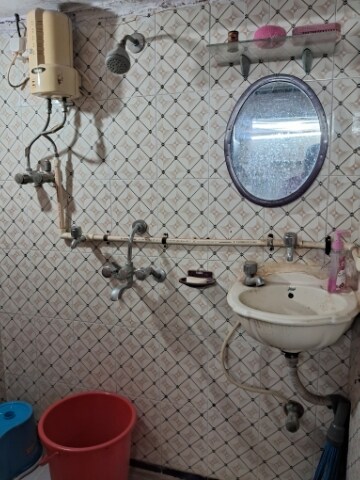 Bathroom in 1 RK Apartment at Avadhoot Bhoiwada Chandra Bhuvan, Parel – for Rent