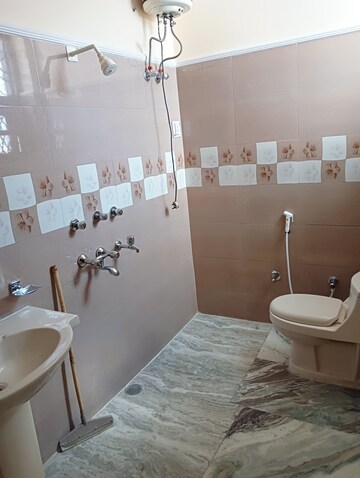 3 BHK Independent House For Rent in RWA Apartments Sector 52, Sector 52