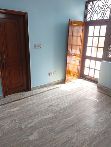 Room in 3 BHK Independent House at RWA Apartments Sector 52, Sector 52 – for Rent