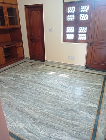 Room in 3 BHK Independent House at RWA Apartments Sector 52, Sector 52 – for Rent