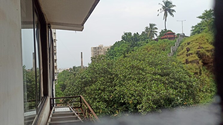 Garden, dadar west 3 Bedroom 1500 Sq.Ft. Apartment In Dadar West Mumbai 8288523