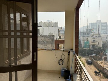 Balcony in 3 BHK Builder Floor at Sushant Vyapaar Kendra, Sector 43 – for Rent