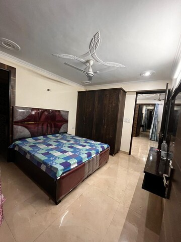 Bedroom in 3 BHK Builder Floor at Sushant Vyapaar Kendra, Sector 43 – for Rent