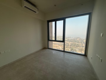 Room in 2 BHK Apartment at Piramal Aranya, Byculla – for Rent