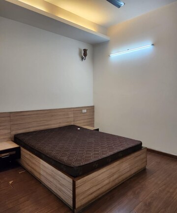 Room in 3 BHK Builder Floor at Ansal Sushant Lok I, Sector 43 – for Rent