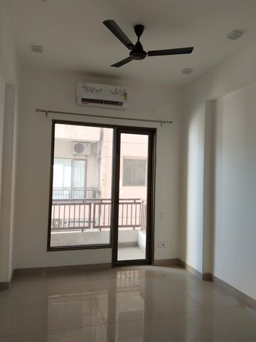 Room in 3 BHK Apartment at Ninex City, Sector 76 – for Rent
