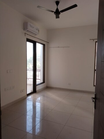 Room in 3 BHK Apartment at Ninex City, Sector 76 – for Rent