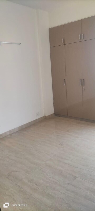 Room in 3 BHK Apartment at Pareena Micasa, Sector 68 – for Rent