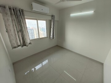Room in 1 BHK Apartment at Omkar Signet, Malad East – for Rent