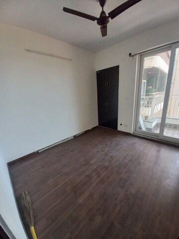 Room in 2 BHK Apartment at BPTP Discovery Park, Sector 80 – for Sale