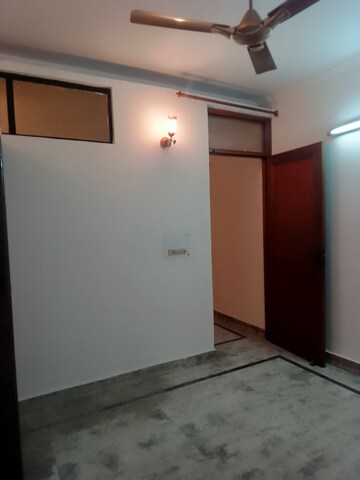 Room in 1.5 BHK Builder Floor at Khirki Extension – for Rent
