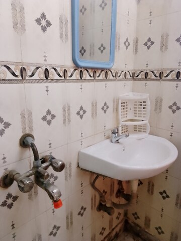 Bathroom in 1.5 BHK Builder Floor at Khirki Extension – for Rent