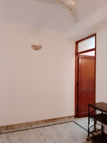 Room in 1.5 BHK Builder Floor at Khirki Extension – for Rent