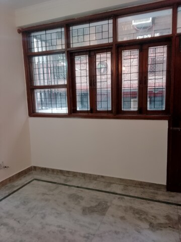 Room in 1.5 BHK Builder Floor at Khirki Extension – for Rent