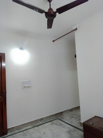 Room in 1.5 BHK Builder Floor at Khirki Extension – for Rent