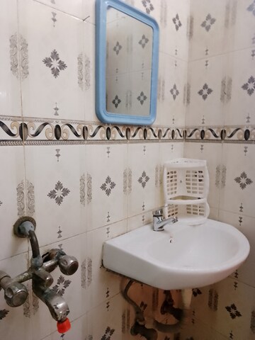 Bathroom in 1.5 BHK Builder Floor at Khirki Extension – for Rent