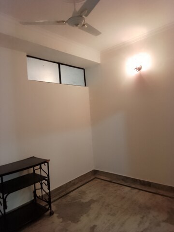 Room in 1.5 BHK Builder Floor at Khirki Extension – for Rent