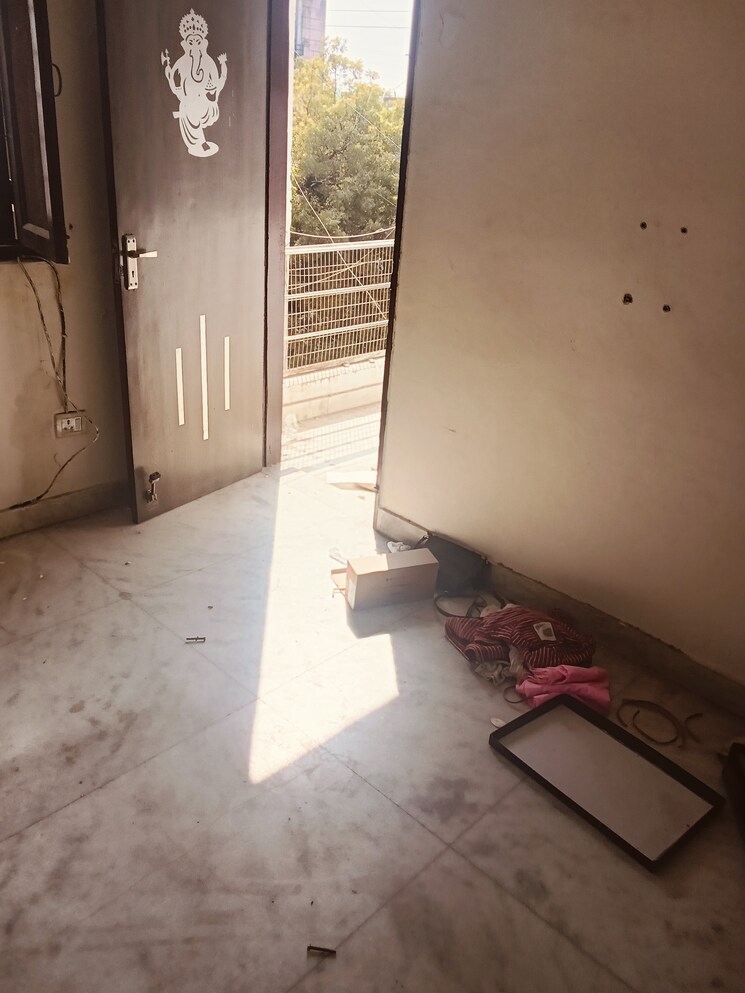 Room, ignou road 1.5 Bedroom 450 Sq.Ft. Builder Floor In Ignou Road Delhi 8288770