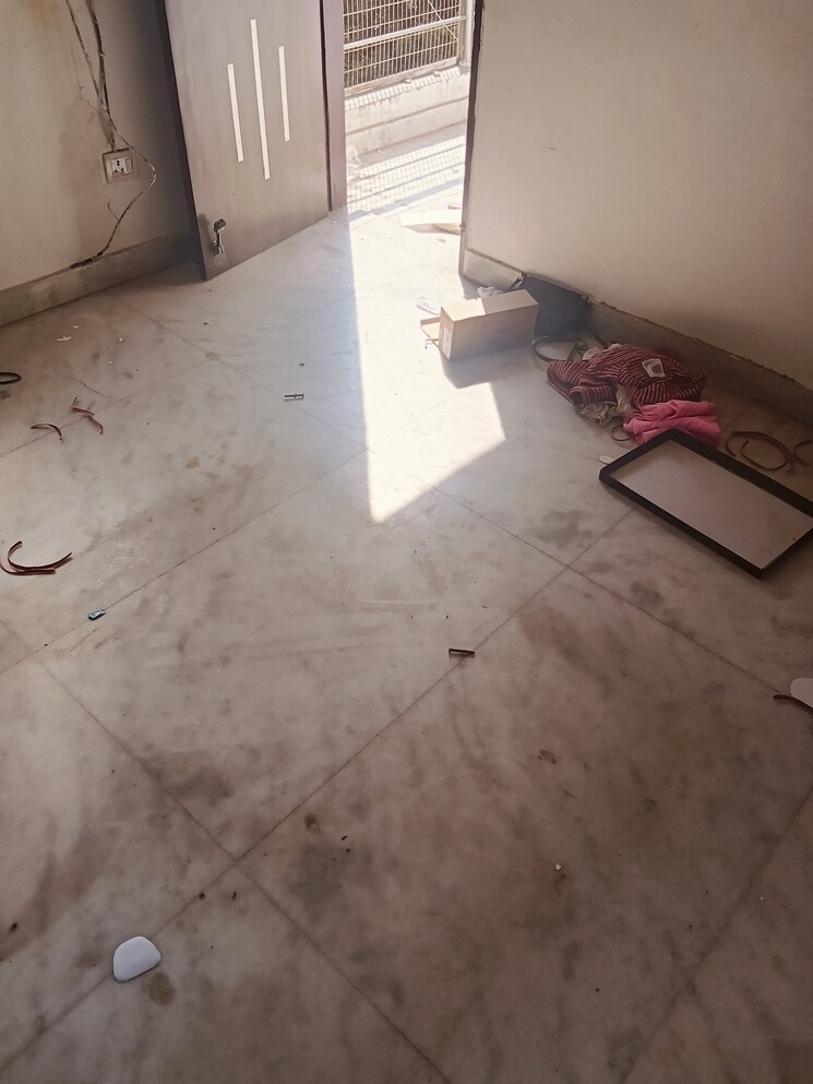 Room, ignou road 1.5 Bedroom 450 Sq.Ft. Builder Floor In Ignou Road Delhi 8288770