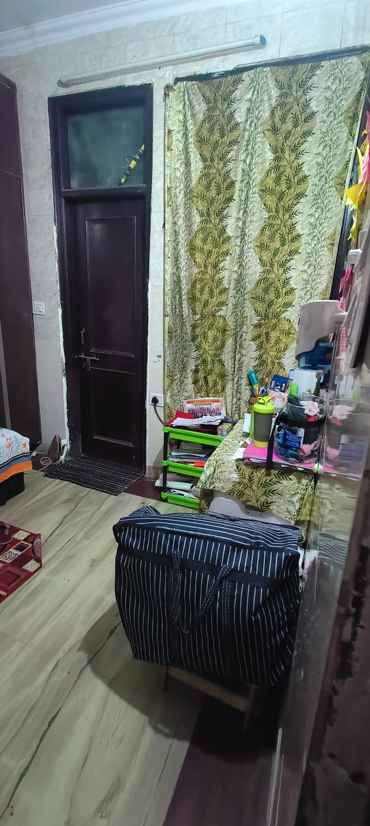 Room, rohini sector 25 2 Bedroom 800 Sq.Ft. Builder Floor In Rohini Sector 25 Delhi 8288772