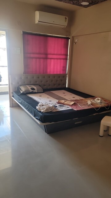Bedroom in 3 BHK Apartment at Raheja Vistas Phase 1, Mohammadwadi – for Rent