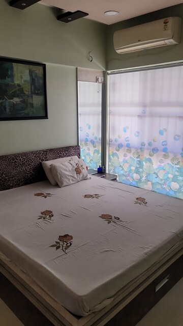 Bedroom in 3 BHK Apartment at Raheja Vistas Phase 1, Mohammadwadi – for Rent