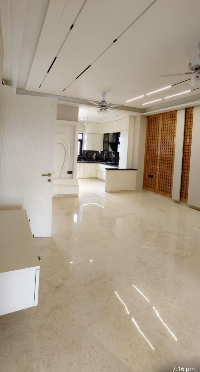 Living Room, surajmal vihar 3 Bedroom 1800 Sq.Ft. Builder Floor In Surajmal Vihar Delhi 8288842