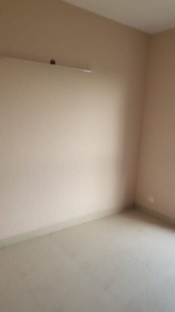 Room in 2 BHK Apartment at Pareena Micasa, Sector 68 – for Rent