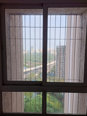Room in 2 BHK Apartment at Fiama Residency, Ghodbunder Road – for Rent