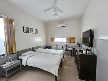 Bedroom in 4 BHK Villa at Pipeline Road – for Rent