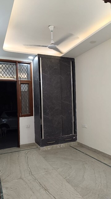 Furnished Amenities in 3 BHK Builder Floor at Paschim Vihar – for Rent