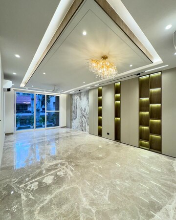 Room in 4 BHK Builder Floor at Paschim Vihar – for Rent