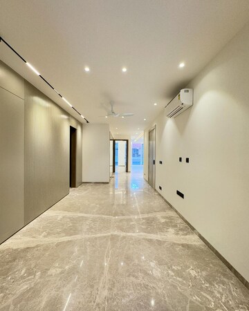 Building Lobby in 4 BHK Builder Floor at Paschim Vihar – for Rent