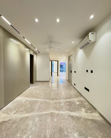 Building Lobby in 4 BHK Builder Floor at Paschim Vihar – for Rent