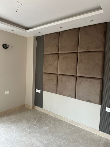 Room in 3 BHK Builder Floor at Paschim Vihar – for Rent