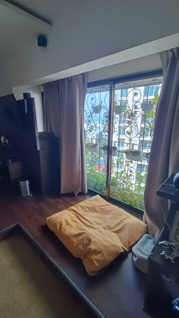 Bedroom in 4 BHK Apartment at Duplex Heights, Andheri West – for Rent