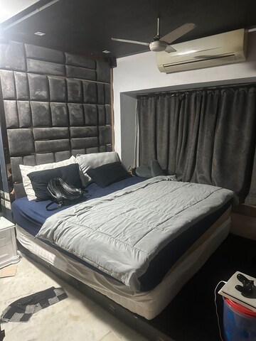 Bedroom in 4 BHK Apartment at Duplex Heights, Andheri West – for Rent