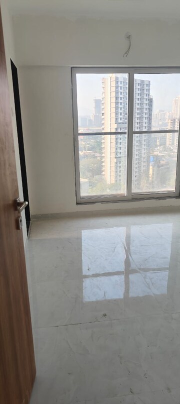 Room in 2 BHK Apartment at Vaibhavlaxmi Central Park, Vikhroli East – for Rent