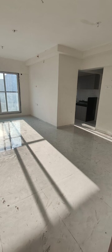 Room in 2 BHK Apartment at Vaibhavlaxmi Central Park, Vikhroli East – for Rent