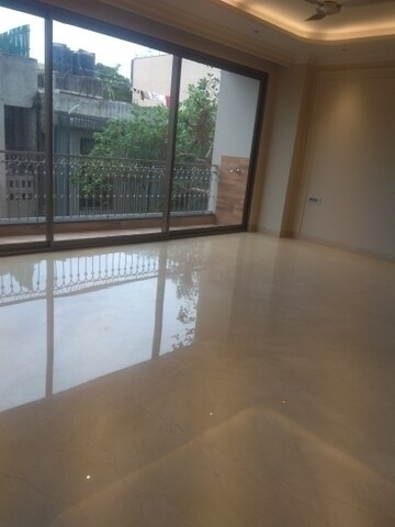 Room in 4 BHK Builder Floor at New Friends Colony – for Rent