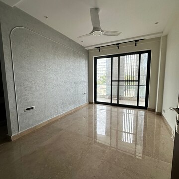 Room in 3 BHK Apartment at Ansal API Versalia, Sector 67a – for Rent