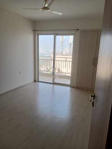 Room in 2.5 BHK Apartment at AWHO Shanti Vihar, Sector 95 – for Rent