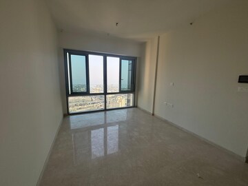 Room in 2 BHK Apartment at Piramal Aranya, Byculla – for Rent