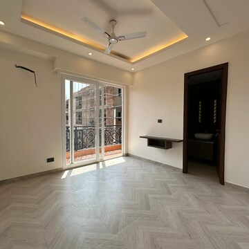 Room in 3 BHK Apartment at Birla Navya, Sector 63a – for Rent