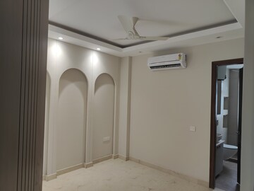 Room in 4 BHK Builder Floor at Versalia WoodWinds, Sector 67 – for Rent